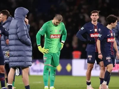 Sốc! PSG thua trận derby Paris, HLV Luis Enrique bức xúc: ‘Chúng tôi xứng đáng thắng’