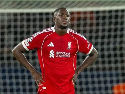 Carragher nổi giận: “Konate sai lầm mọi trận, Van Dijk oan ức vì đồng đội”