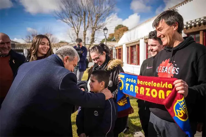 Chủ tịch Laporta tiếp xúc với NHM Barca